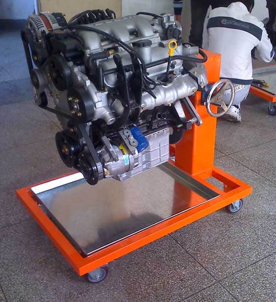 別克君威發(fā)動機附翻轉(zhuǎn)架